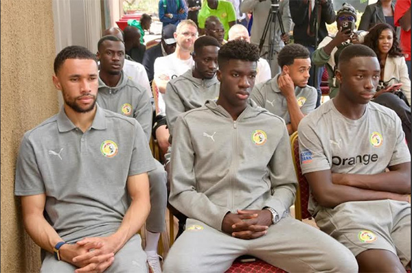 Tanière – Yehvann Diouf sur sa décision de jouer pour le Sénégal : Les éloges sur la «combativité» de son père Alioune Diouf ont beaucoup influé sur son choix
