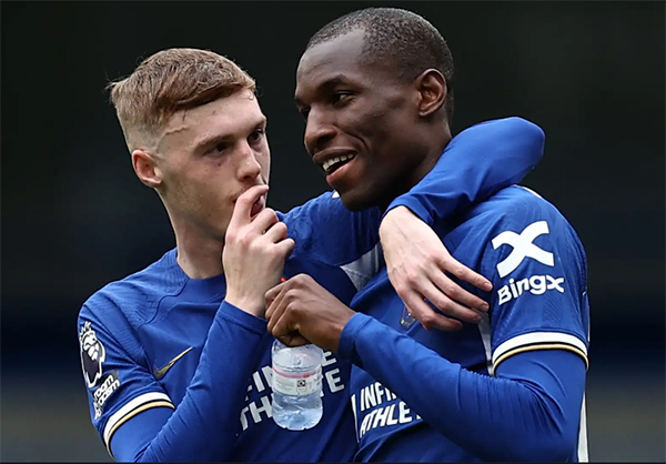 Prolongation – Le Sénégalais avec Chelsea jusqu’en… 2033 : Après un premier contrat de 8 ans, Chelsea va (re)blinder Nicolas Jackson