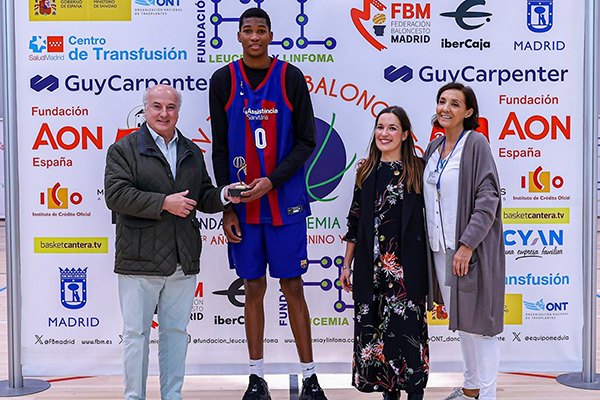 Précocité – Jeune pivot de 12 ans, pour 2m 08 : Le Burkinabè Mohamed Dabone sélectionné par le Barça pour la présaison