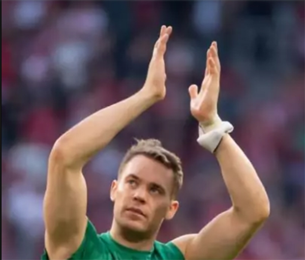 Equipe d’Allemagne : Manuel Neuer dit stop