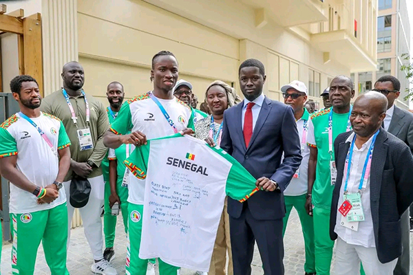 JO 2024 – De passage au Village olympique : Diomaye a rencontré les athlètes sénégalais