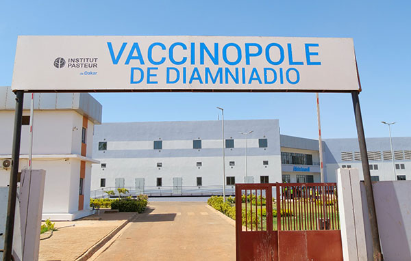 Son excellence Monsieur le président de la République est-il au courant que le Sénégal dispose de la troisième usine de production mondiale de vaccins et la première en Afrique ?