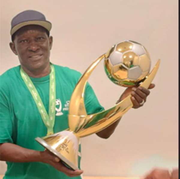 Tanzanie – Doublé coupe-championnat : Young Africans et Moussa Ndaw dribblent Youssouph Dabo