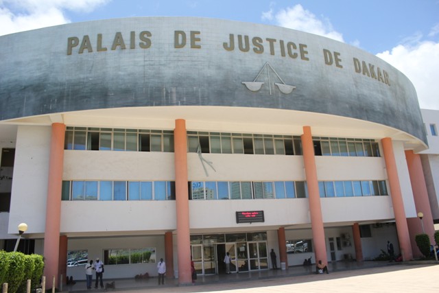 De l’exception corporatiste du barreau sénégalais dans la sous-région et le concept de «sénégalité» : Cour d’appel de Dakar Assemblée générale du 23 mai 2003 – Affaire maître Sylla contre Conseil de l’ordre des avocats