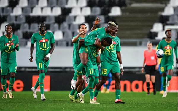 Buteur avec les Lions : Les débuts fracassants de Mika Faye