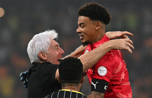De retour de la Can avec l’Afrique du Sud : Le coach de Mamelodi compte ses blessés et pique Hugo Broos
