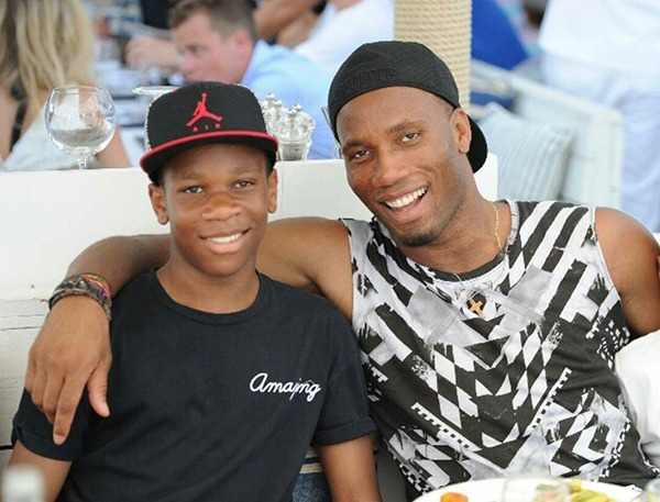 Adebayor lâche une bombe : Le fils de Drogba ne veut pas jouer pour la Côte d’Ivoire !