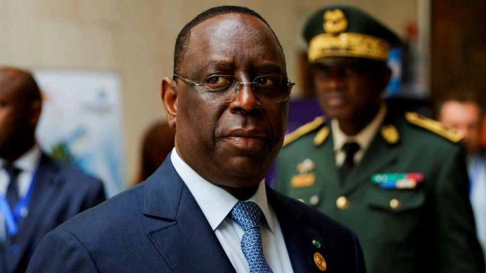 Decision of the 7 « Wise Men »: Macky Submits