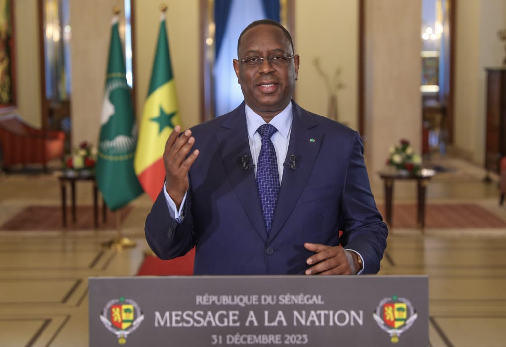 La France veut-elle redorer son blason en Afrique -auprès précisément des masses africaines- sur le dos du Sénégal ?