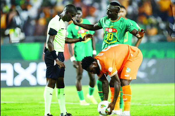 Critiques sur l’arbitrage après l’élimination du Sénégal : Le Gabonais renvoyé, l’arbitre de Côte d’Ivoire-Mali sous pression !