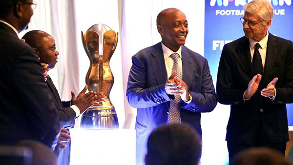 Caf – Super Ligue africaine : Patrice Motsepe dévoile le trophée