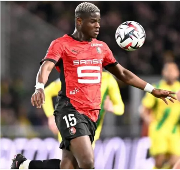 Avenir – Jeune défenseur du Stade Rennais : Mikayil Faye : un talent prometteur tombé dans l’anonymat